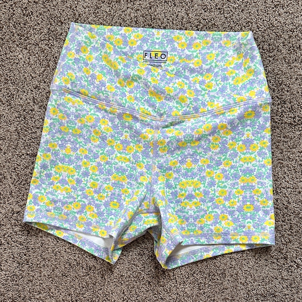 Fleo V Waist Shorts